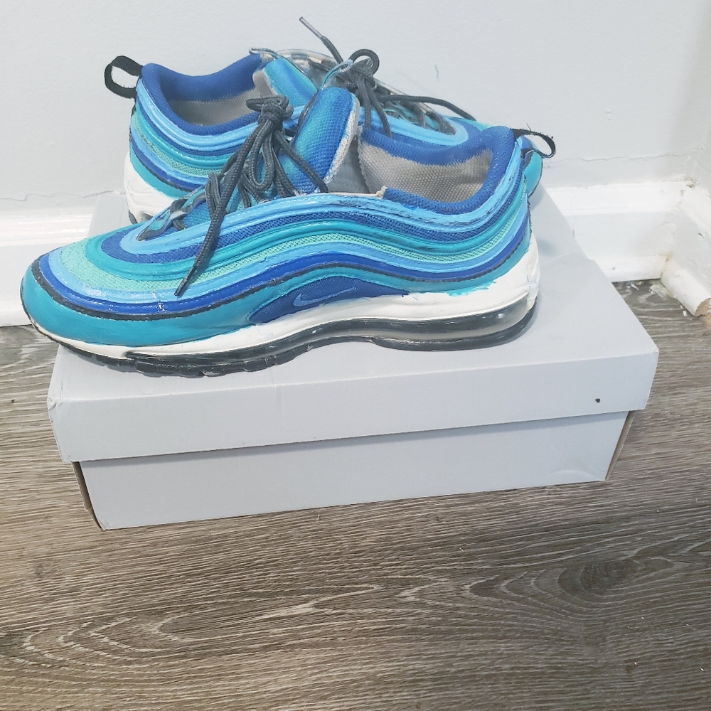 Custom shoes